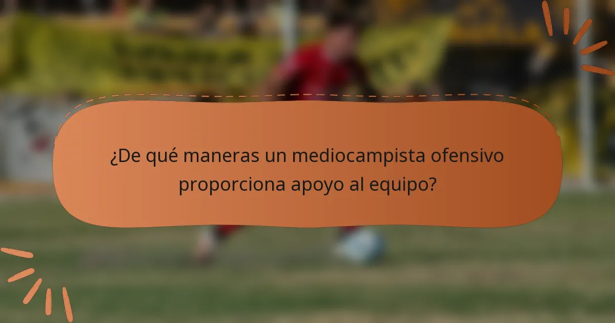¿De qué maneras un mediocampista ofensivo proporciona apoyo al equipo?